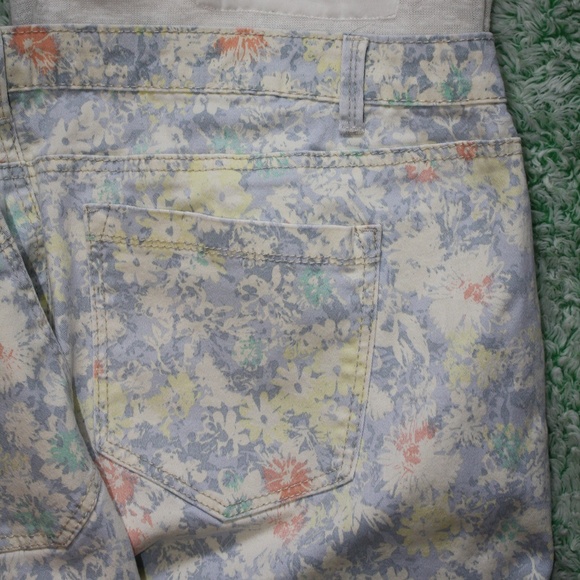 Roz & Ali Floral Ankle Jeans - Multicolor - Picture 4 of 6